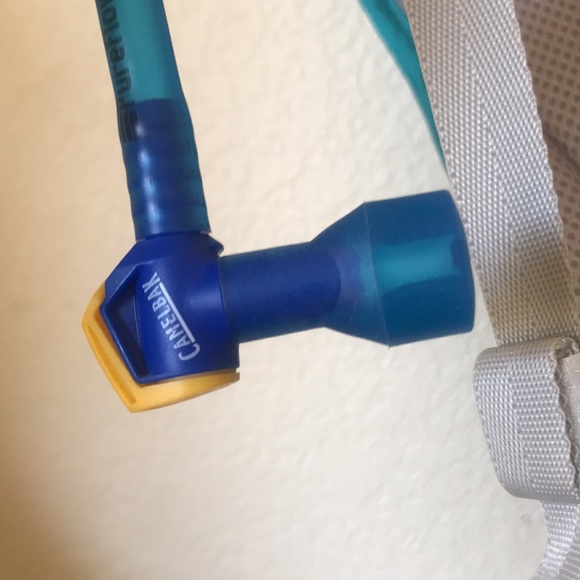 Camelbak 2 liter like NEW! - Picture 7 of 11